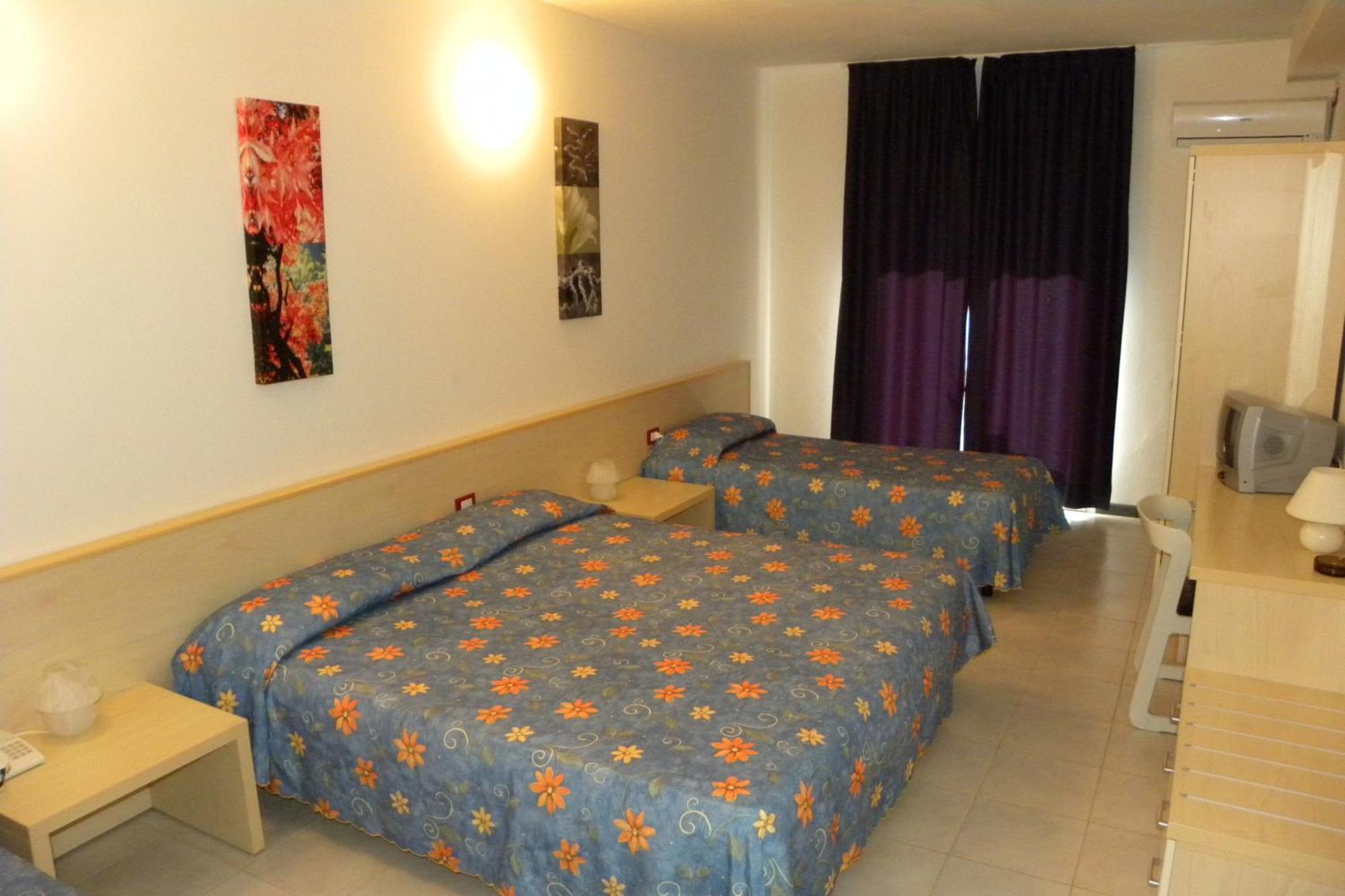 Hotel Santa Cruz Lignano Sabbiadoro Kültér fotó