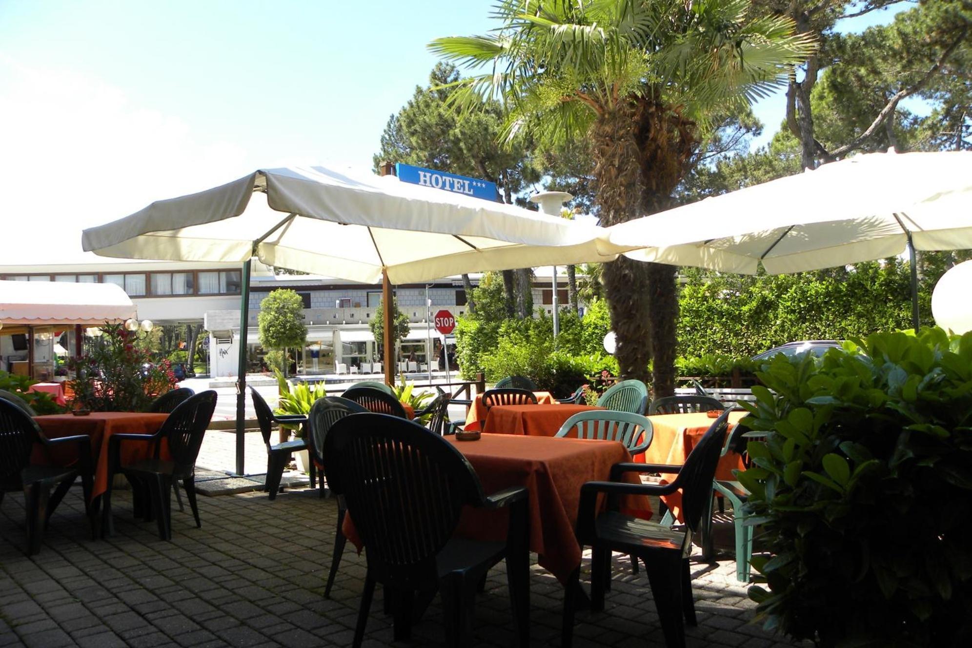 Hotel Santa Cruz Lignano Sabbiadoro Kültér fotó