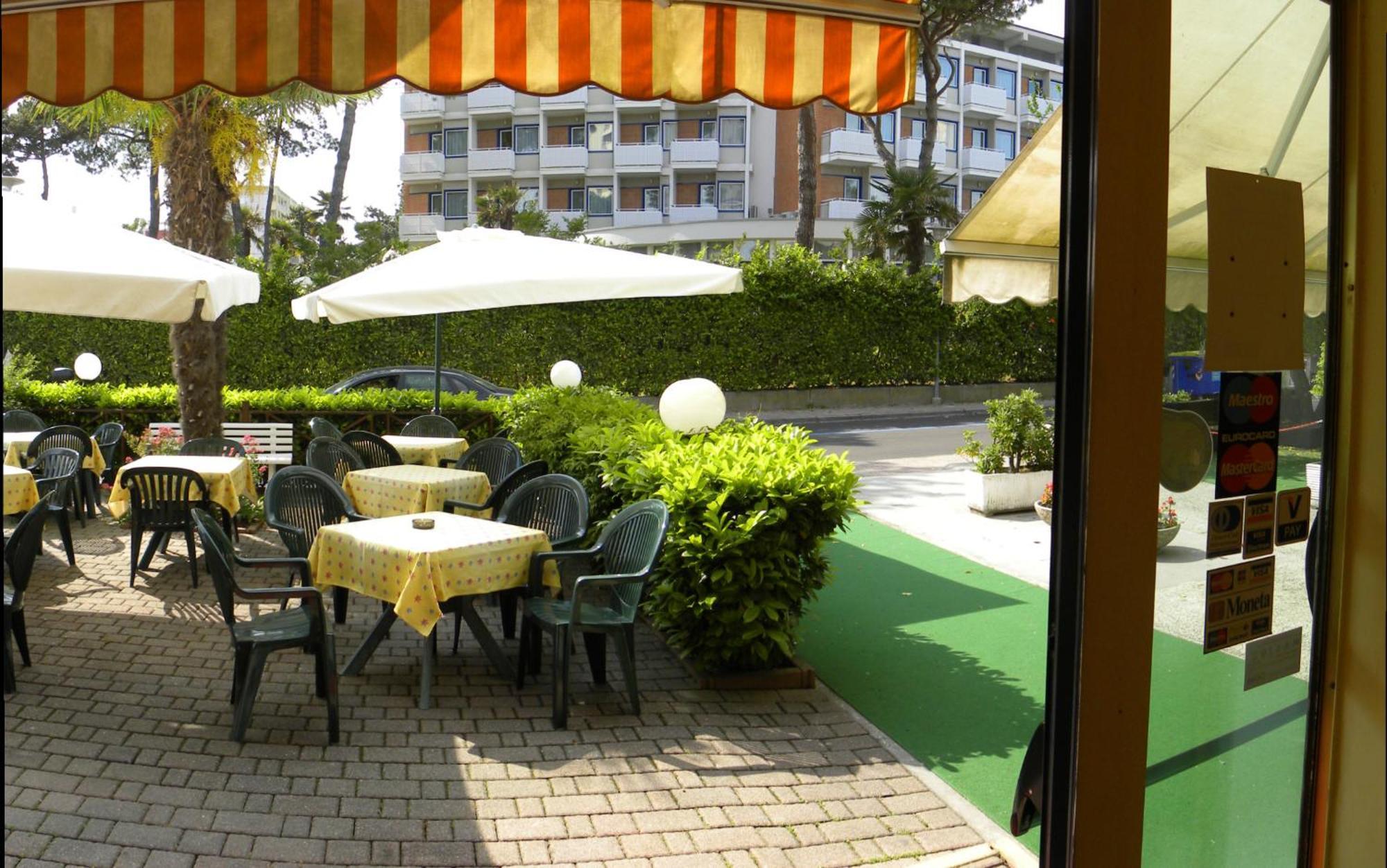 Hotel Santa Cruz Lignano Sabbiadoro Kültér fotó