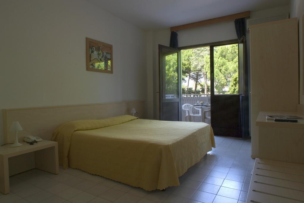 Hotel Santa Cruz Lignano Sabbiadoro Kültér fotó